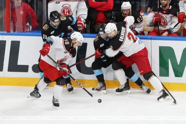 Хоккеисты минского "Динамо" продлили серию поражений в КХЛ до пяти матчей Хоккеисты минского "Динамо" продлили серию поражений в КХЛ до пяти матчей