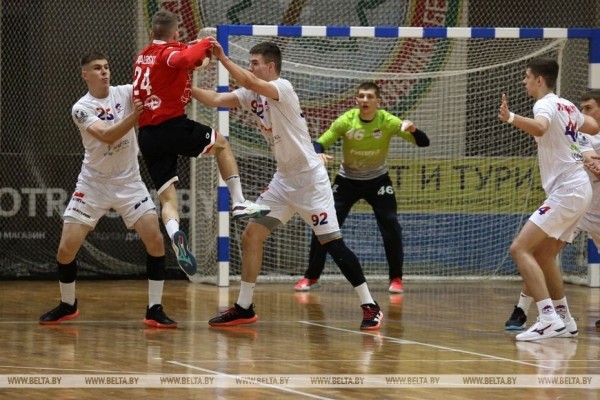 ФОТОФАКТ: В чемпионате Беларуси по гандболу клуб "Машека" обыграл БГУФК-СКА