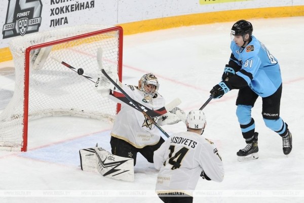 Хоккеисты минского "Динамо" проиграли четвертый матч подряд в КХЛ Хоккеисты минского "Динамо" проиграли четвертый матч подряд в КХЛ