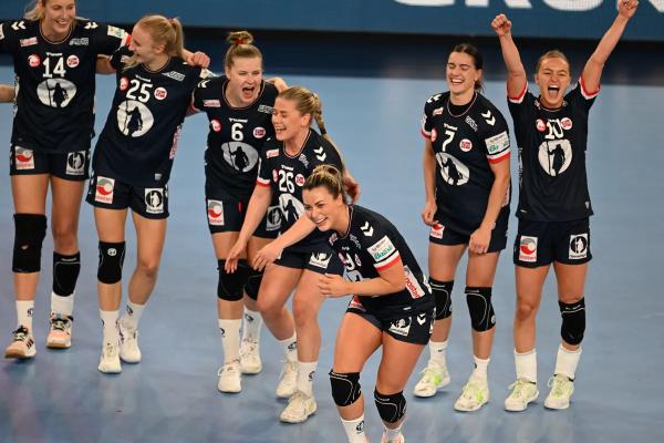 Гандбол.  Женская сборная Норвегии в сумасшедшем финале победила датчанок и защитила титул чемпионок Европы
 