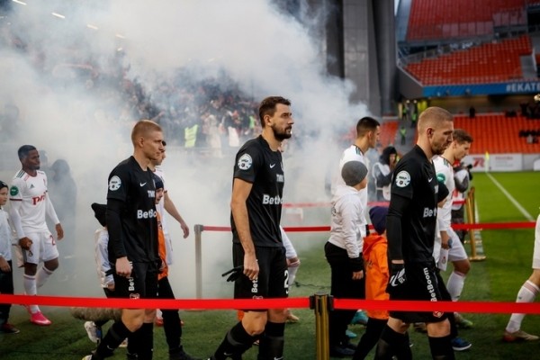 Футбол. Эмерсон — об автоголе Филипенко: Егор оказался в той ситуации, когда восемь из десяти забивают в свои ворота
Футбол. Эмерсон — об автоголе Филипенко: Егор оказался в той ситуации, когда восемь из десяти забивают в свои ворота