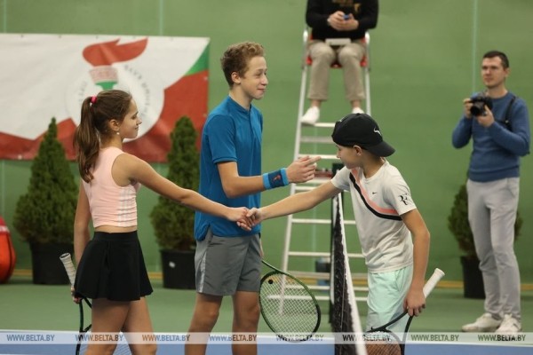 ФОТОФАКТ: Церемония награждения финалистов республиканского турнира по теннису "Золотая ракетка"