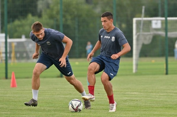Футбол. Александр Янчевский: удивляет, почему не вызывают в сборную Дмитрия Лисаковича. Кто там лучше, чем Дмитрий Лисакович?
Футбол. Александр Янчевский: удивляет, почему не вызывают в сборную Дмитрия Лисаковича. Кто там лучше, чем Дмитрий Лисакович?