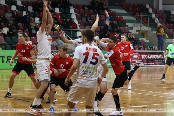 ФОТОФАКТ: В чемпионате Беларуси по гандболу клуб "Машека" обыграл БГУФК-СКА