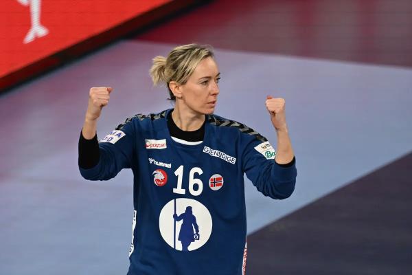 Гандбол.  Женская сборная Норвегии в сумасшедшем финале победила датчанок и защитила титул чемпионок Европы
 