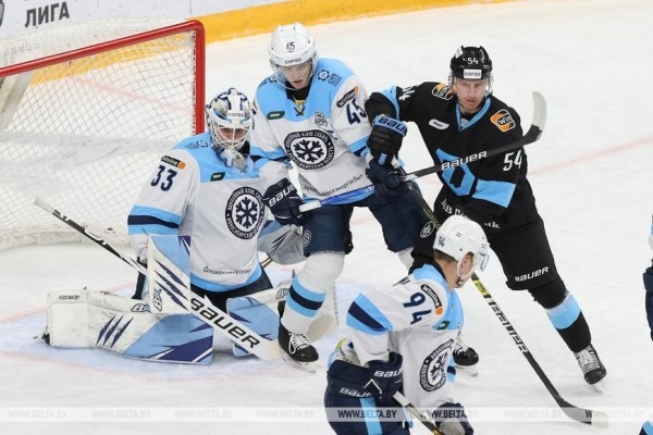 Хоккеисты минского "Динамо" проиграли "Сибири" на старте домашней серии в КХЛ Хоккеисты минского "Динамо" проиграли "Сибири" на старте домашней серии в КХЛ