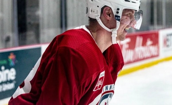 Хоккей. Дмитрий Кузьмин сделал голевую передачу и был признан третьей звездой матча в OHL
Хоккей. Дмитрий Кузьмин сделал голевую передачу и был признан третьей звездой матча в OHL