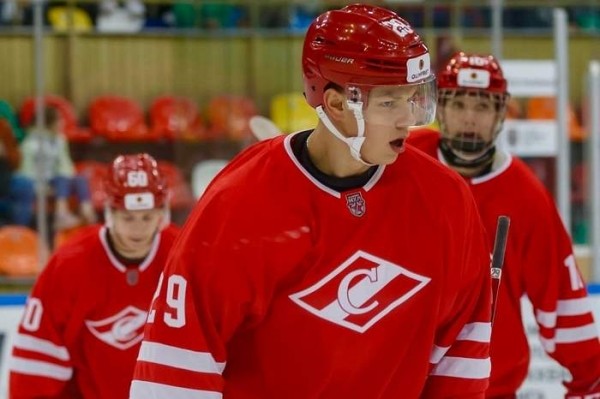 Хоккей. Егор Чезганов забросил первую шайбу в сезоне ВХЛ
Хоккей. Егор Чезганов забросил первую шайбу в сезоне ВХЛ