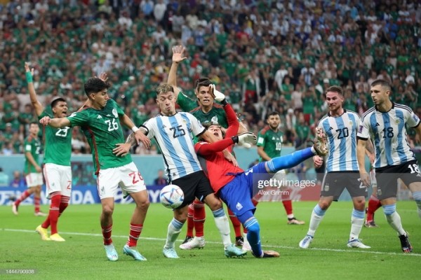 Футбол.  ЧМ-2022. В присутствии 89 тысяч зрителей сборная Аргентины обыграла Мексику, покинув последнее место в группе
 