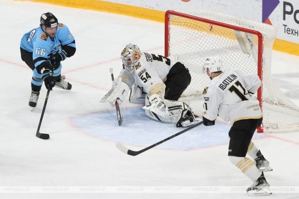 Хоккеисты минского "Динамо" проиграли четвертый матч подряд в КХЛ Хоккеисты минского "Динамо" проиграли четвертый матч подряд в КХЛ