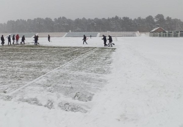Футбол. "Макслайн" просит помочь болельщиков расчистить снег перед матчем с "Арсеналом"
Футбол. "Макслайн" просит помочь болельщиков расчистить снег перед матчем с "Арсеналом"