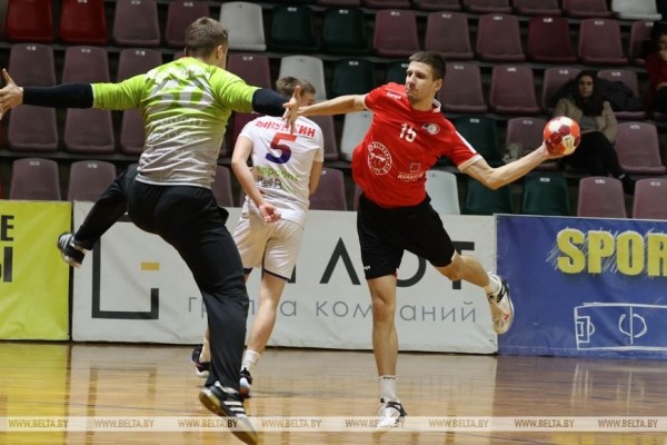 ФОТОФАКТ: В чемпионате Беларуси по гандболу клуб "Машека" обыграл БГУФК-СКА