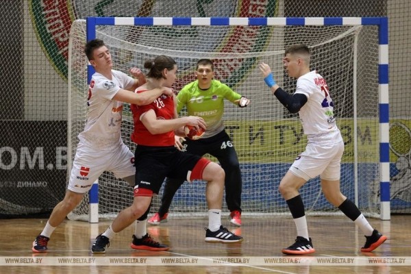ФОТОФАКТ: В чемпионате Беларуси по гандболу клуб "Машека" обыграл БГУФК-СКА