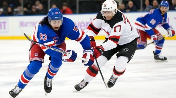 Хоккей.  НХЛ. Две шайбы Егора Шаранговича помогли "Нью-Джерси" совершить камбэк с 0:2 в матче с "Рейнджерс"
  