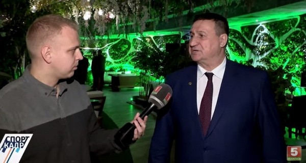 Футбол.  Владимир Базанов: я не вижу в Кондратьеве изъянов. Человек в очень сложных условиях с задачей в этом году справился
 