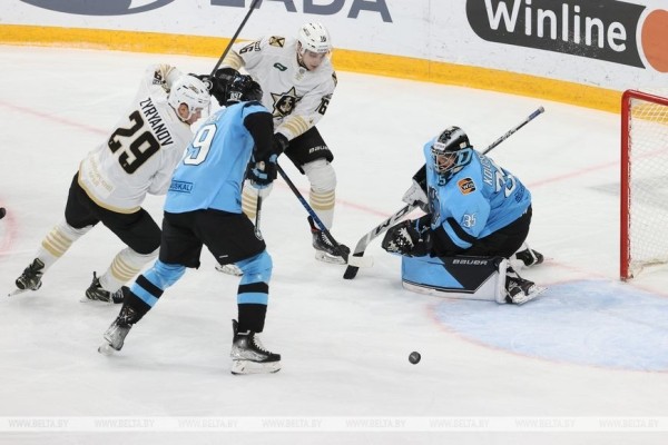 Хоккеисты минского "Динамо" проиграли четвертый матч подряд в КХЛ Хоккеисты минского "Динамо" проиграли четвертый матч подряд в КХЛ