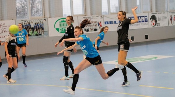 Гандболистки "БНТУ-БелАЗа" продолжили победную серию в чемпионате Беларуси
