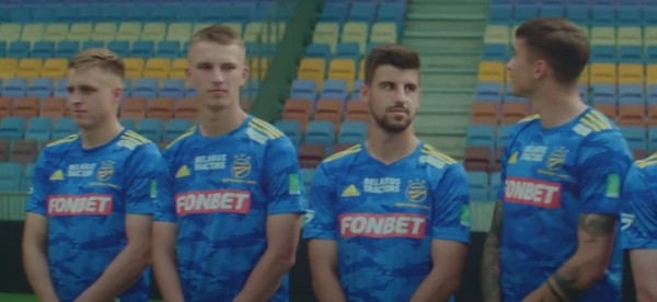 Разное.  Андрей Кудравец и футбольный клуб БАТЭ приняли участие в съемках клипа Ангелины Волковой "Бульба-дэнс"
  