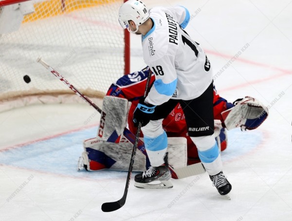 Хоккей. КХЛ. Минское "Динамо" пропустило восемь шайб от ЦСКА, прервав свою серию из четырех побед подряд
Хоккей. КХЛ. Минское "Динамо" пропустило восемь шайб от ЦСКА, прервав свою серию из четырех побед подряд