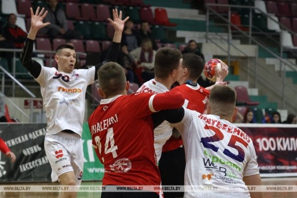 ФОТОФАКТ: В чемпионате Беларуси по гандболу клуб "Машека" обыграл БГУФК-СКА