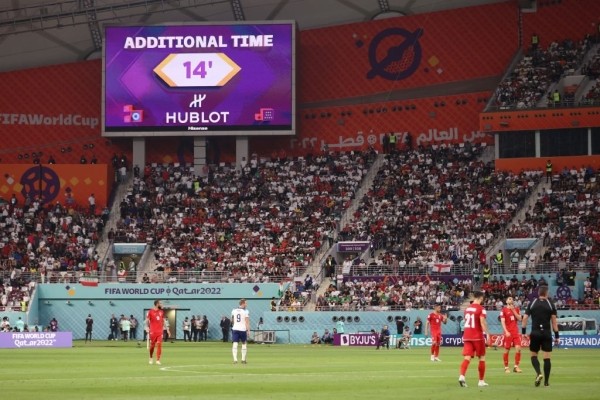 Футбол.  ЧМ-2022. За три матча понедельника было сыграно 54 компенсированные минуты
 