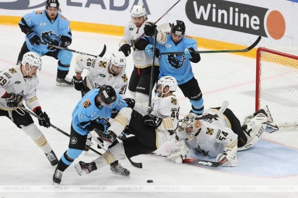 Хоккеисты минского "Динамо" проиграли четвертый матч подряд в КХЛ Хоккеисты минского "Динамо" проиграли четвертый матч подряд в КХЛ