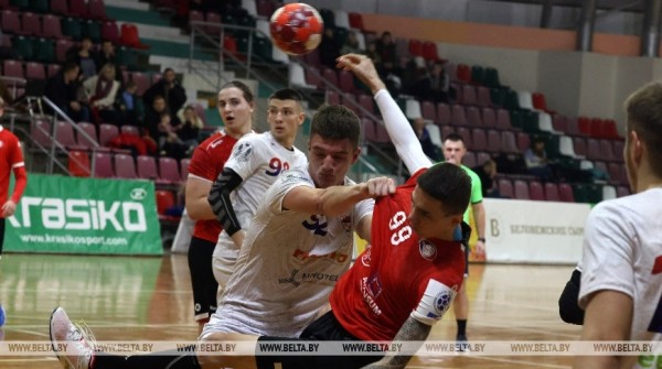 ФОТОФАКТ: В чемпионате Беларуси по гандболу клуб "Машека" обыграл БГУФК-СКА