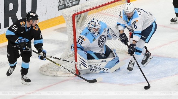 Хоккеисты минского "Динамо" проиграли "Сибири" на старте домашней серии в КХЛ Хоккеисты минского "Динамо" проиграли "Сибири" на старте домашней серии в КХЛ