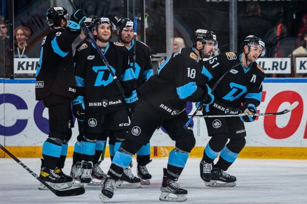 Хоккей. КХЛ. Минское "Динамо" обыграло "Сочи" за три секунды до конца овертайма
Хоккей. КХЛ. Минское "Динамо" обыграло "Сочи" за три секунды до конца овертайма