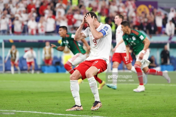 Футбол.  Роберт Левандовски не может распечатать ворота на ЧМ: поляк не реализовал пенальти в ворота сборной Мексики
 