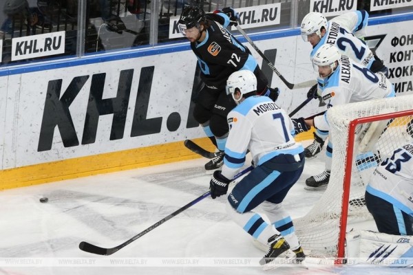 Хоккеисты минского "Динамо" проиграли "Сибири" на старте домашней серии в КХЛ Хоккеисты минского "Динамо" проиграли "Сибири" на старте домашней серии в КХЛ