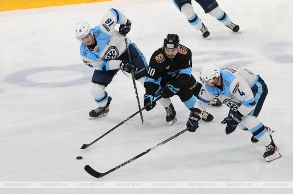 Хоккеисты минского "Динамо" проиграли "Сибири" на старте домашней серии в КХЛ Хоккеисты минского "Динамо" проиграли "Сибири" на старте домашней серии в КХЛ