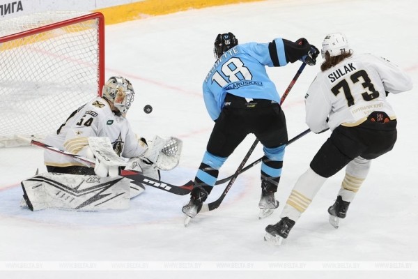 Хоккеисты минского "Динамо" проиграли четвертый матч подряд в КХЛ Хоккеисты минского "Динамо" проиграли четвертый матч подряд в КХЛ