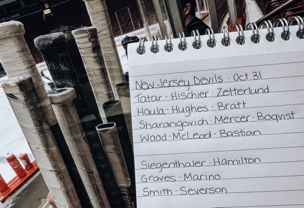 Хоккей. НХЛ. Егор Шарангович тренировался в третьем звене "Нью-Джерси" перед матчем с "Ванкувером"
Хоккей. НХЛ. Егор Шарангович тренировался в третьем звене "Нью-Джерси" перед матчем с "Ванкувером"