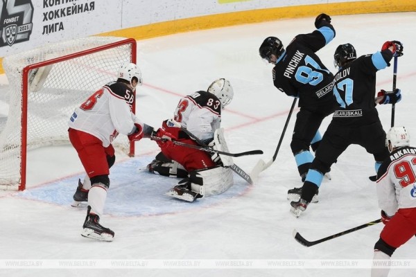 Хоккеисты минского "Динамо" продлили серию поражений в КХЛ до пяти матчей Хоккеисты минского "Динамо" продлили серию поражений в КХЛ до пяти матчей