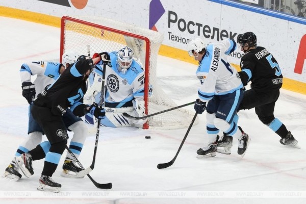 Хоккеисты минского "Динамо" проиграли "Сибири" на старте домашней серии в КХЛ Хоккеисты минского "Динамо" проиграли "Сибири" на старте домашней серии в КХЛ