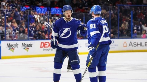 Хоккей. "Вашингтон" с Алексеем Протасом проиграл финалисту Кубка Стэнли
Хоккей. "Вашингтон" с Алексеем Протасом проиграл финалисту Кубка Стэнли