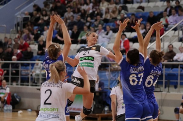 Гандбол.  Женская сборная Беларуси проиграла команде России в повторном спарринге с разницей в 11 мячей
 