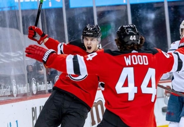 Хоккей.  НХЛ. Егор Шарангович продлил результативную серию до пяти игр и помог "Нью-Джерси" обыграть "Баффало"
 