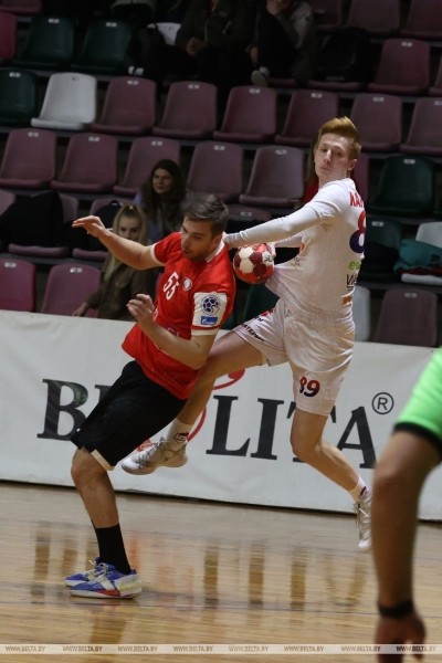 ФОТОФАКТ: В чемпионате Беларуси по гандболу клуб "Машека" обыграл БГУФК-СКА