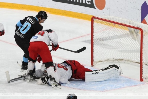 Хоккеисты минского "Динамо" продлили серию поражений в КХЛ до пяти матчей Хоккеисты минского "Динамо" продлили серию поражений в КХЛ до пяти матчей