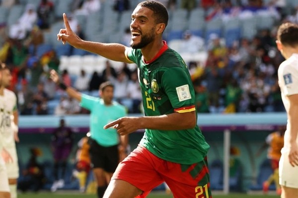 Футбол. ЧМ-2022. Сборная Камеруна забила три гола в матче мундиаля впервые в истории. Африканцы отыгрались с 1:3 в игре с сербами
Футбол. ЧМ-2022. Сборная Камеруна забила три гола в матче мундиаля впервые в истории. Африканцы отыгрались с 1:3 в игре с сербами