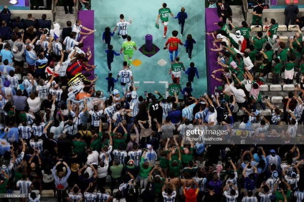 Футбол.  Выйдя в стартовом составе сборной Аргентины против Мексики, Лионель Месси сравнился с Марадоной по матчам на ЧМ
 