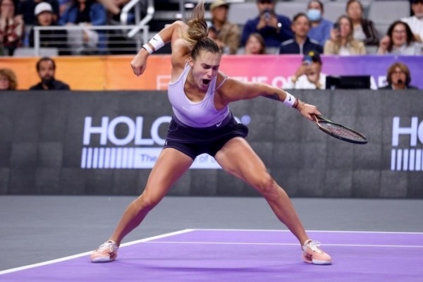 Теннис. Арина Соболенко победила первую ракетку мира Игу Швентек и вышла в финал Итогового турнира ВТА
Теннис. Арина Соболенко победила первую ракетку мира Игу Швентек и вышла в финал Итогового турнира ВТА