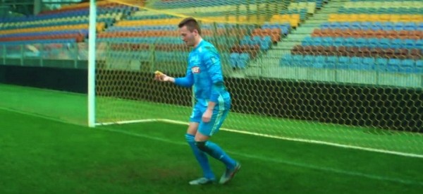 Разное.  Андрей Кудравец и футбольный клуб БАТЭ приняли участие в съемках клипа Ангелины Волковой "Бульба-дэнс"
  