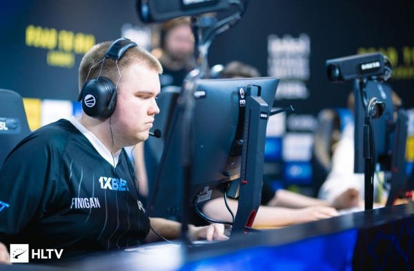 Разное.  Outsiders вышли в полуфинал IEM Rio Major 2022, минский компьютерный клуб подписал команду по Dota 2 и другие новости киберспорта за 10 ноября
 