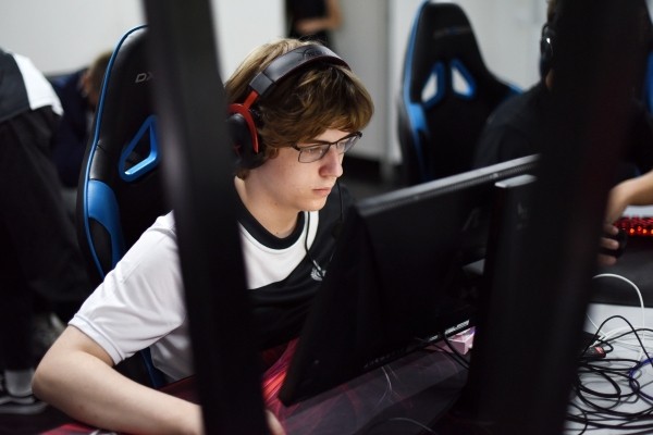 Разное.  PLATOON Beta стала чемпионом SCLEAGUE, Nemiga сохранит состав по Dota 2 и другие новости индустрии за 2 декабря
 