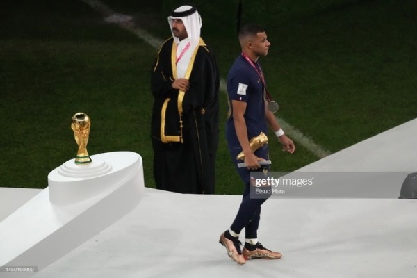 Футбол.  Юрий Довнар: хет-трик Мбаппе только выглядел волшебством. Сам волшебник был отлынивающим и ненастоящим
 