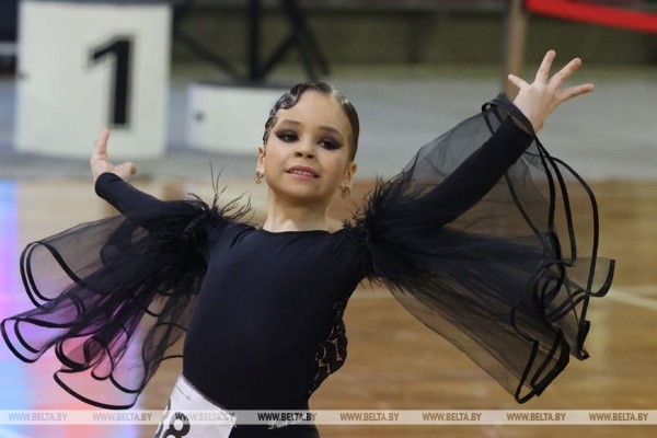 ФОТОФАКТ: В могилевском СК "Олимпиец" 11 декабря прошли соревнования по спортивному и артистическому танцу "Зимний вихрь"