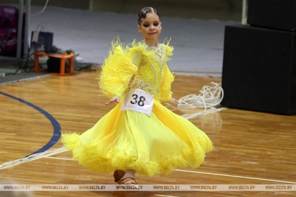 ФОТОФАКТ: В могилевском СК "Олимпиец" 11 декабря прошли соревнования по спортивному и артистическому танцу "Зимний вихрь"